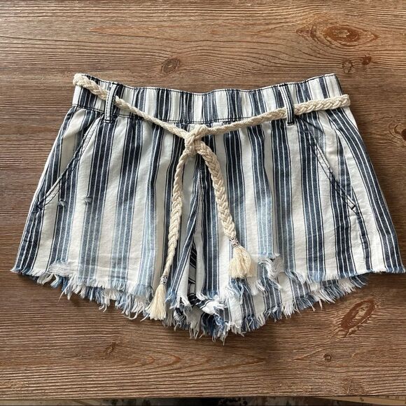 Rewash Blue and White Stripped Denim Shorts Size Medium - Picture 11 of 13